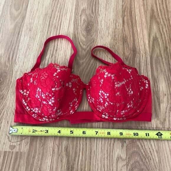 VICTORIA’S SECRET Very Sexy Red Crochet Lined Balconet Bra SIZE 32D - Picture 7 of 11
